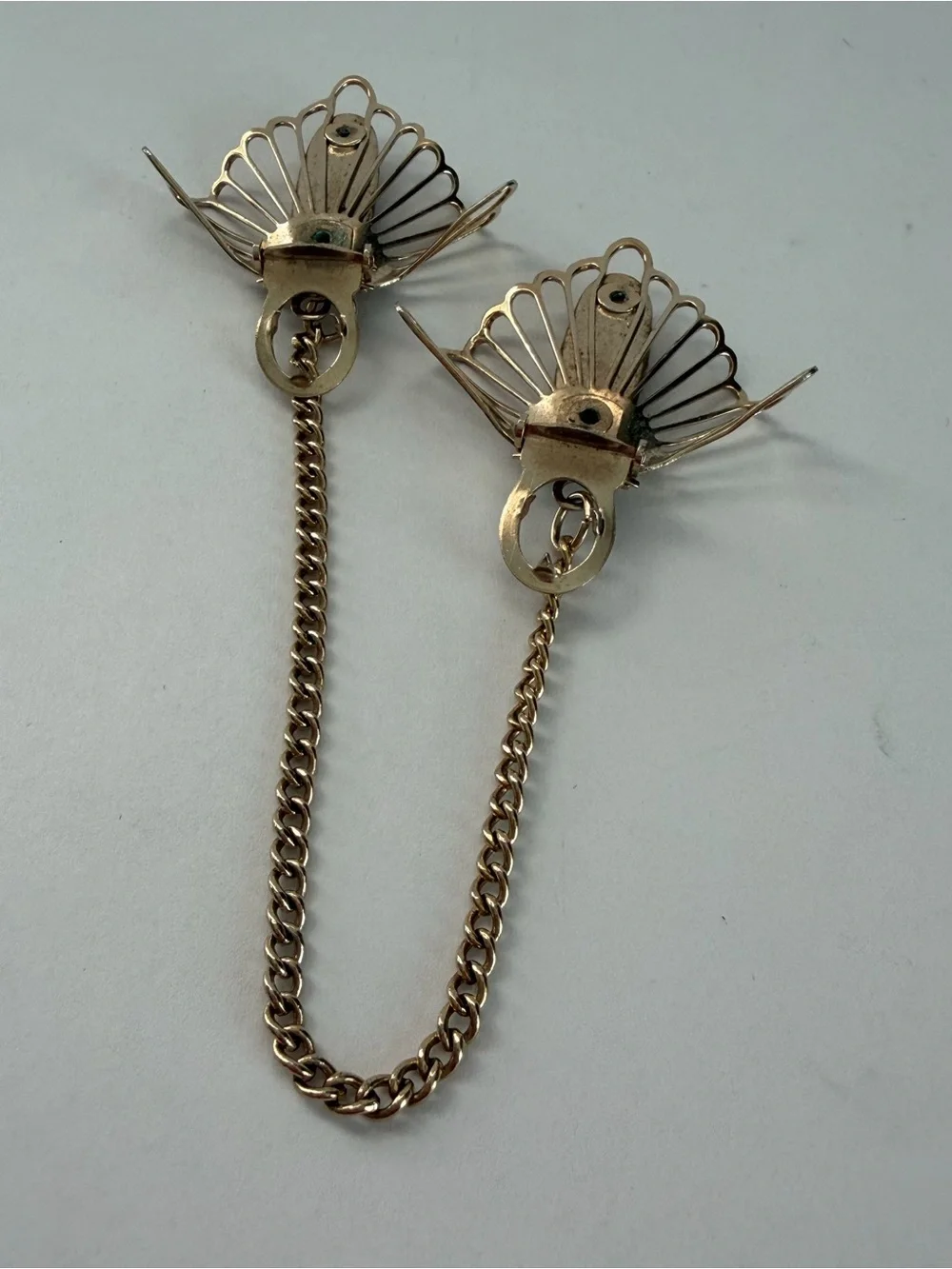 VTG 1960’s Gold Tone Sweater Chain Clip On with Gold Stone Inlay